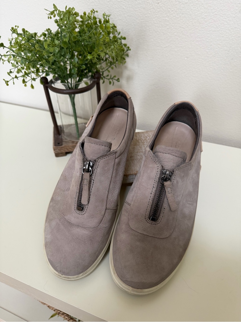 Sz. 39 Women’s Ecco Soft 7 Gray Taupe Suede Slip-On Bootie Sneaker